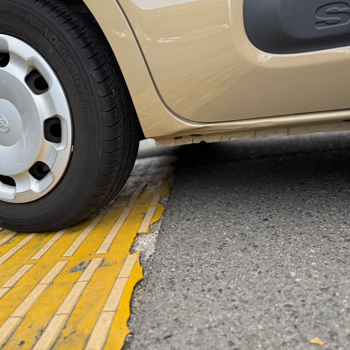 トヨタ シエンタ鈑金塗装